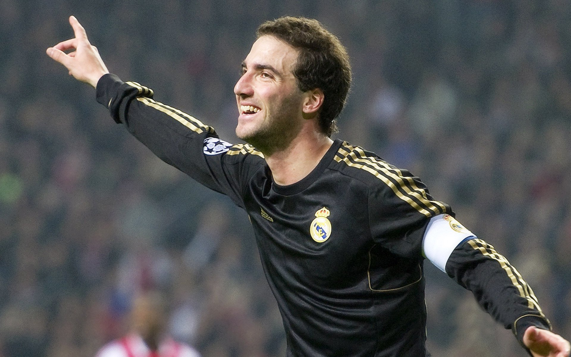 爱游戏官方主页-“球员的趣味爱好：场外明星的精彩故事”，球迷明星